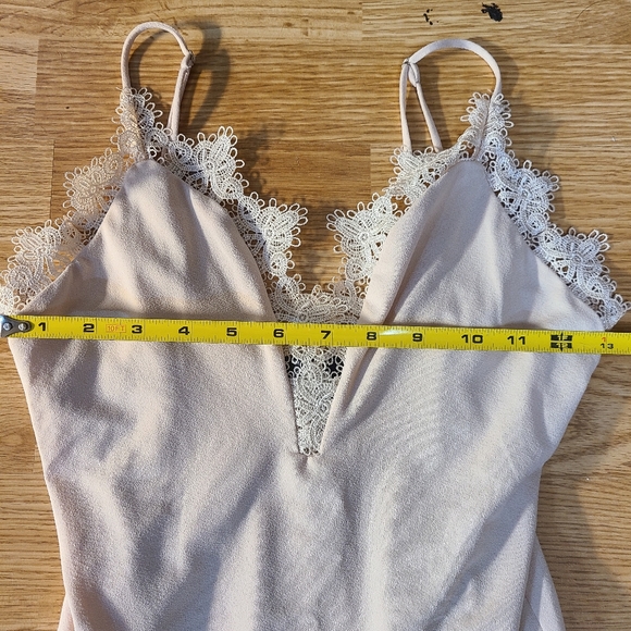 Guess By Marciano Women's Bodycon Lace Beige Flirty Feminine Bodysuit - Picture 10 of 11